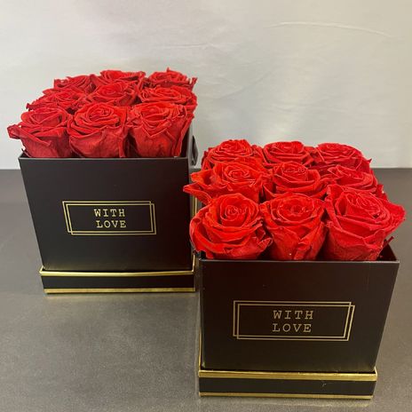 Eeuwig bloeiende rode rozen 'With Love'