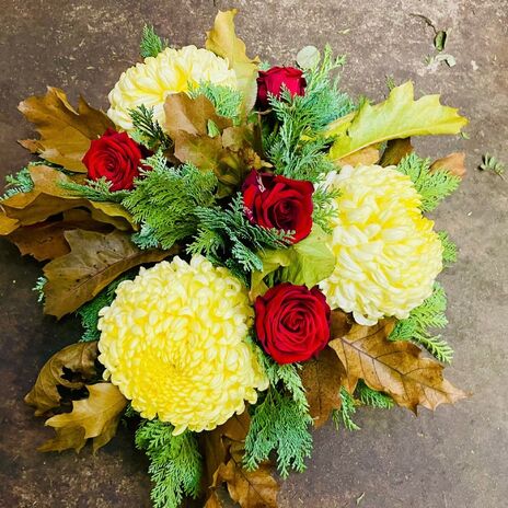 Klassiek grafstuk ( 1 tot 8 chrysanten op stuk mogelijk)